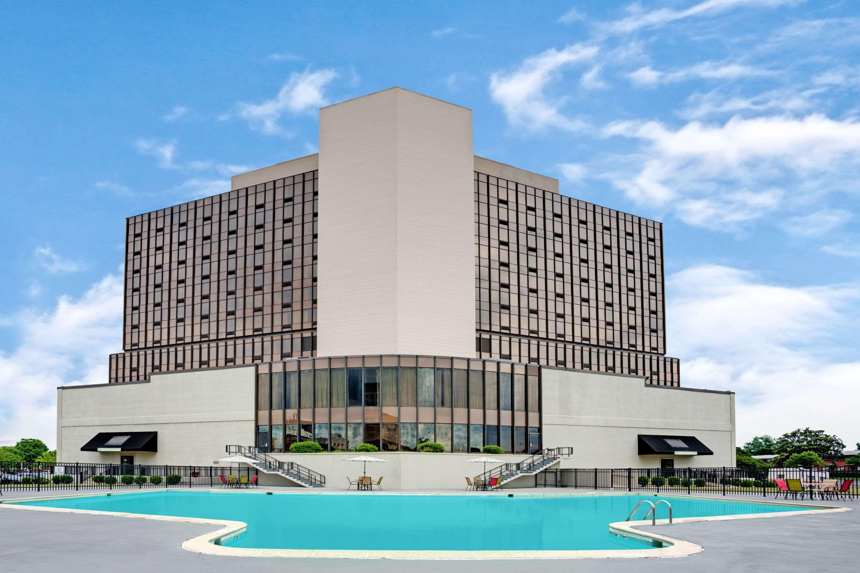 Wyndham Garden Norfolk Downtown Hotel Exterior photo